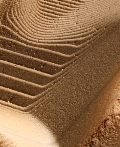 Design for investment casting DFM guide showing correct wall thickness and fillet radius on CAD model