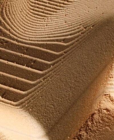 Design for investment casting DFM guide showing correct wall thickness and fillet radius on CAD model