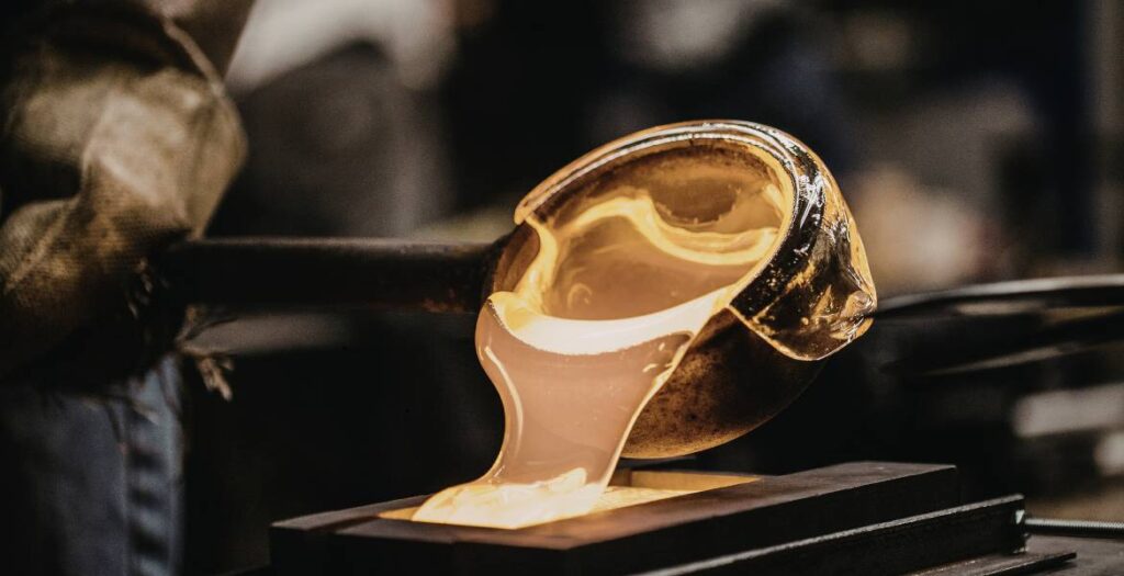 Casting process selection guide - precision casting vs sand casting side-by-side surface finish and dimensional accuracy comparison